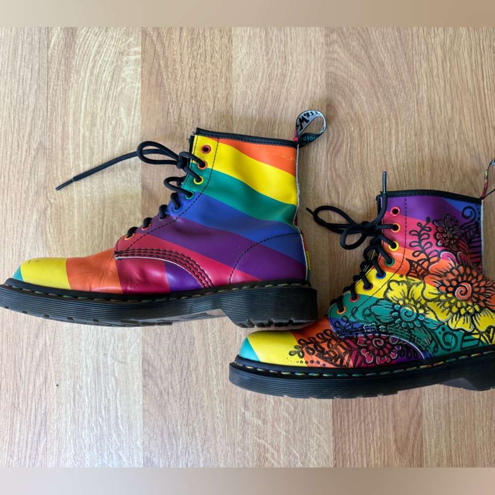 Dr Martin Rainbow Pride Lace Up Boot Sz 8 - Picture 6 of 8